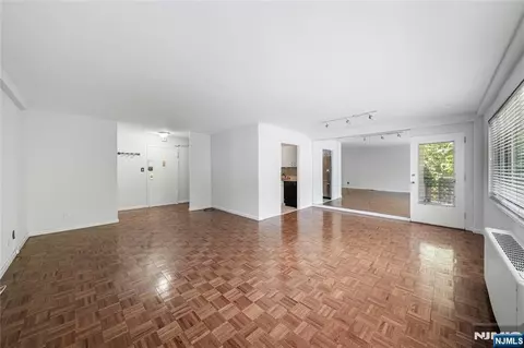 Living - 1375 River Rd #2B, Edgewater, NJ 07020 photo 1 of 4