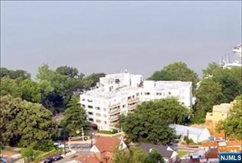 View/Area - 1375 River Rd #2B, Edgewater, NJ 07020 photo 1 of 3