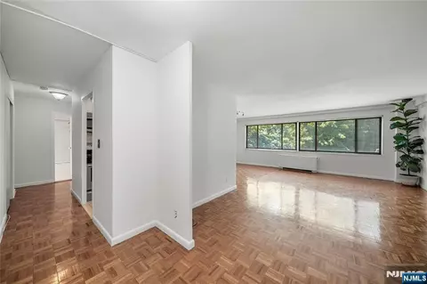 Entry Way - 1375 River Rd #2B, Edgewater, NJ 07020 photo 1 of 4