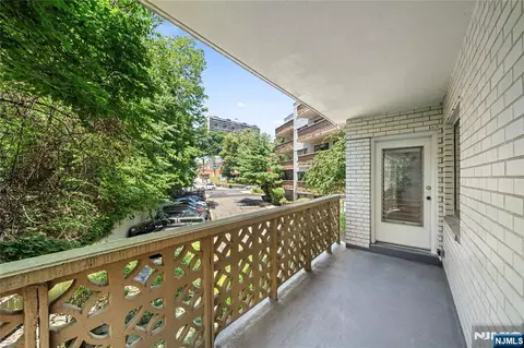 Exterior - 1375 River Rd #2B, Edgewater, NJ 07020 photo 2 of 5