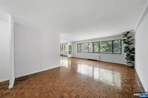 Living - 1375 River Rd #2B, Edgewater, NJ 07020 photo 2 of 4