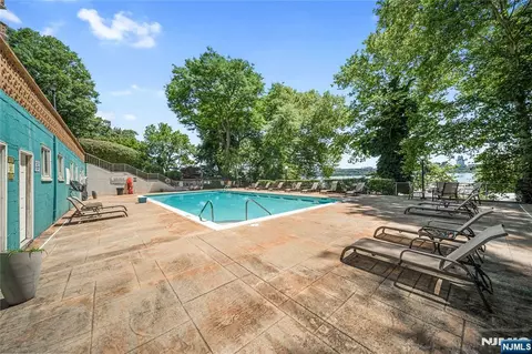 Exterior - 1375 River Rd #2B, Edgewater, NJ 07020 photo 5 of 5