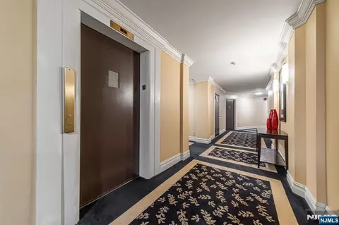 Entry Way - 1375 River Rd #2B, Edgewater, NJ 07020 photo 4 of 4