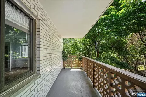 Exterior - 1375 River Rd #2B, Edgewater, NJ 07020 photo 1 of 5