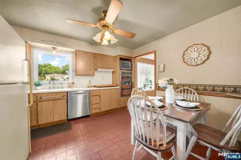 19 Lawrence Rd, Wayne, NJ 07470 photo 9