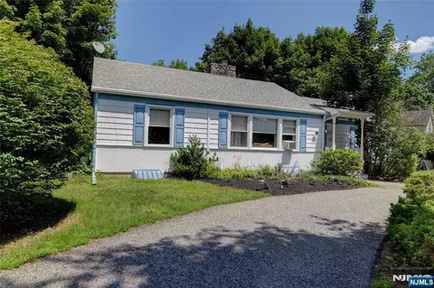 1 Welch Rd, Ringwood, NJ 07456