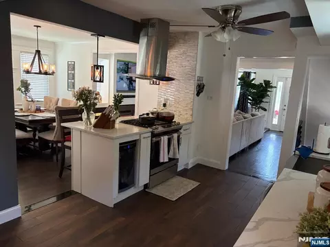 Entry Way - 371 Simons Ave, Hackensack, NJ 07601 photo 4 of 5