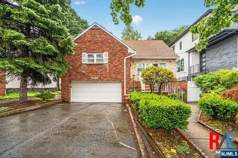 1068 Anderson Ave, Fort Lee, NJ 07024