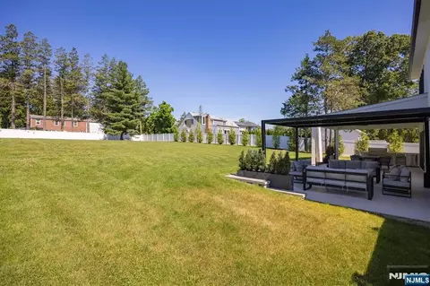 Exterior - 191 Nimitz Rd, Paramus, NJ 07652 photo 5 of 7