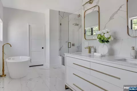 Bath - 191 Nimitz Rd, Paramus, NJ 07652 photo 1 of 5