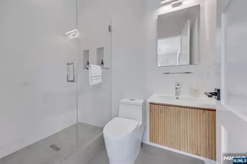 Bath - 191 Nimitz Rd, Paramus, NJ 07652 photo 5 of 5
