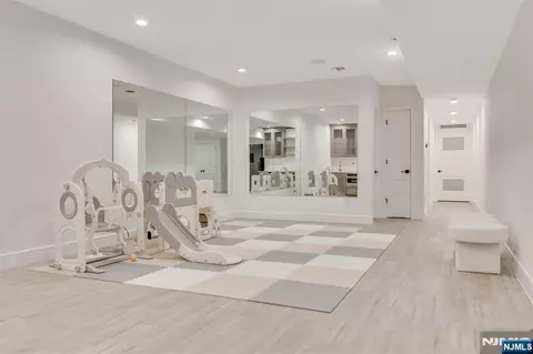 Entry Way - 191 Nimitz Rd, Paramus, NJ 07652 photo 4 of 5