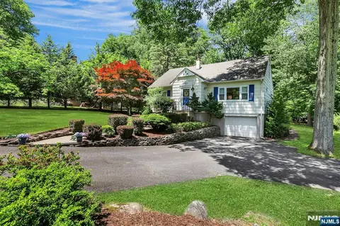 522 Helena Ave, Wyckoff, NJ 07481
