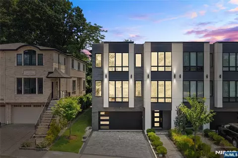2038 Hoefleys Ln #A, Fort Lee, NJ 07024
