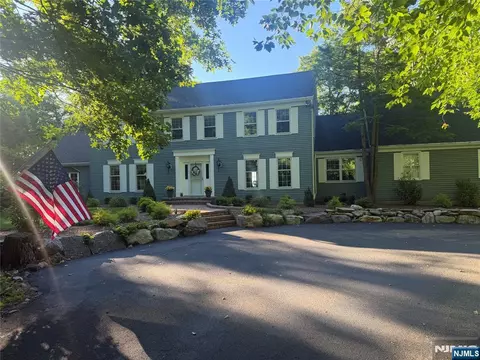 12 Laurel Hill Rd, Newfoundland, NJ 07435