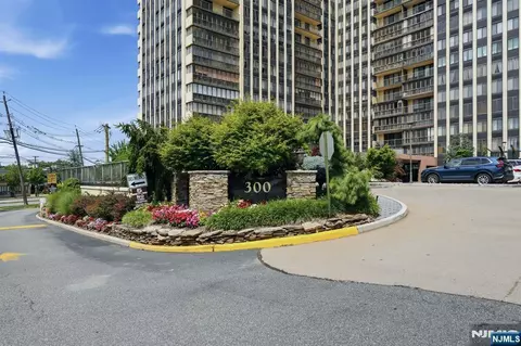 300 Winston Dr #C0518, Cliffside Park, NJ 07010