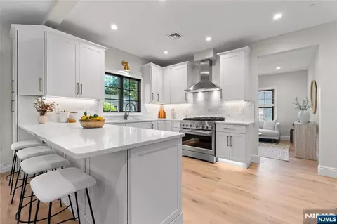 72 Lake Ave, Midland Park, NJ 07432