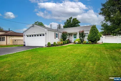 40 Maple Ln, Emerson, NJ 07630