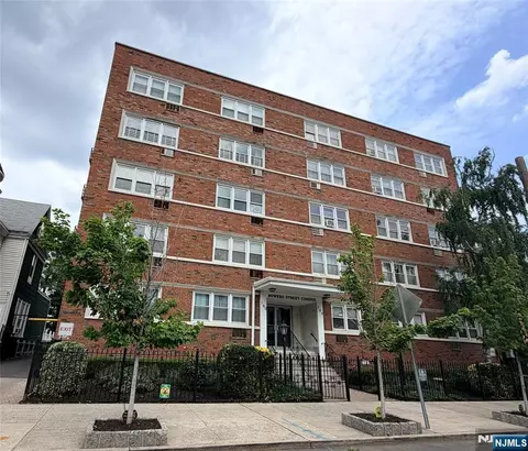 154 Bowers St #2D, Jersey City, NJ 07307