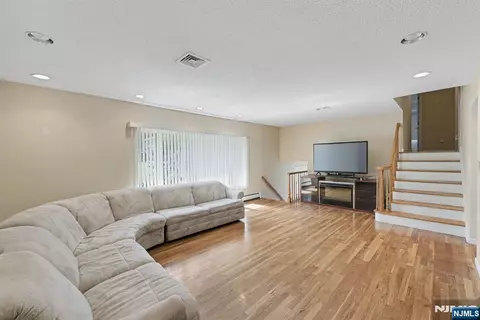 151 Broadview Ter, Paramus, NJ 07652 photo 3