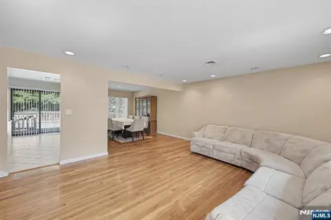 151 Broadview Ter, Paramus, NJ 07652 photo 4