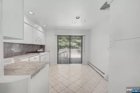 151 Broadview Ter, Paramus, NJ 07652 photo 6