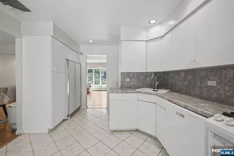 151 Broadview Ter, Paramus, NJ 07652 photo 7