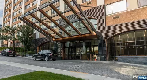 250 Gorge Rd #28-I, Cliffside Park, NJ 07010