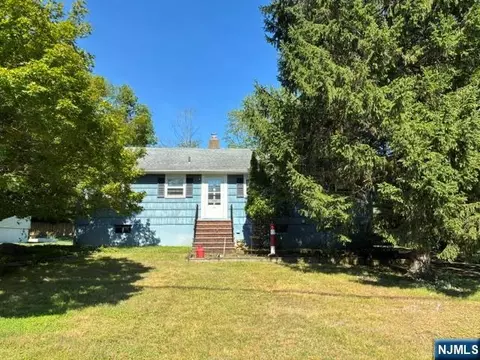 145 Lohs Pl, Harrington Park, NJ 07640