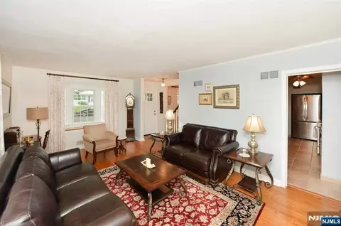 418 Burlington Rd, Paramus, NJ 07652 photo 7