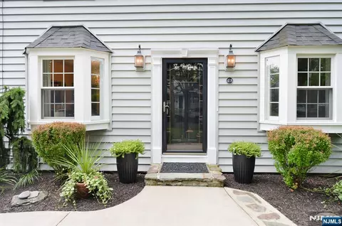 418 Burlington Rd, Paramus, NJ 07652 photo 4