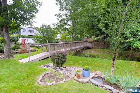 418 Burlington Rd, Paramus, NJ 07652 photo 21