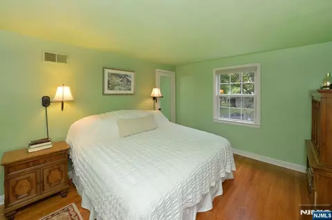 418 Burlington Rd, Paramus, NJ 07652 photo 23