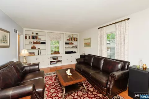 418 Burlington Rd, Paramus, NJ 07652 photo 10