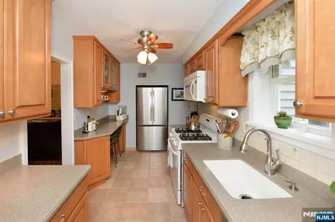 418 Burlington Rd, Paramus, NJ 07652 photo 14