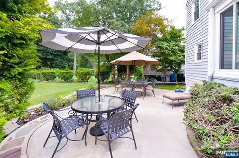 418 Burlington Rd, Paramus, NJ 07652 photo 18