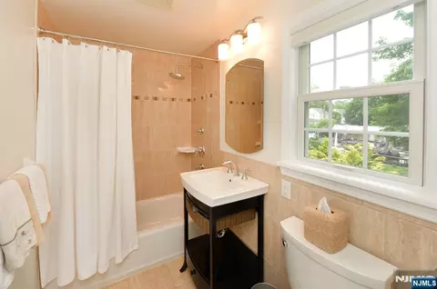 418 Burlington Rd, Paramus, NJ 07652 photo 29