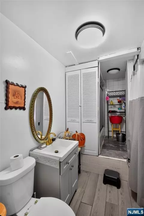 Bath - 464 Tulane Ct, Paramus, NJ 07652 photo 1 of 3