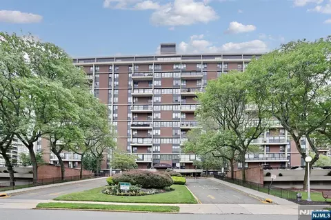 2 Horizon Rd #1414, Fort Lee, NJ 07024
