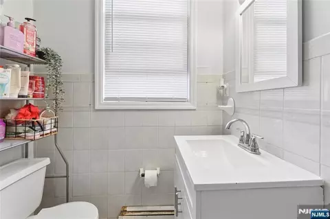 Bath - 605 Central Ave, Harrison, NJ 07029 photo 2 of 4