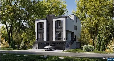1015 Kingsland Ln, Fort Lee, NJ 07024