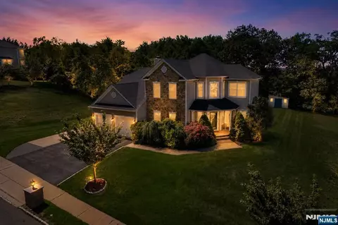 154 Tanglewood Pass, Lake Hopatcong, NJ 07849