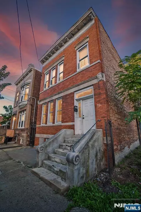 70 9th St, Newark, NJ 07107