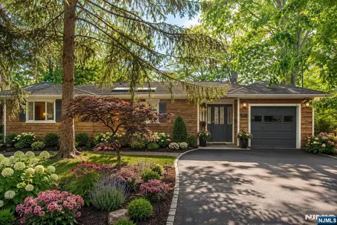 77 E Lake Dr, Wayne, NJ 07470 photo 4