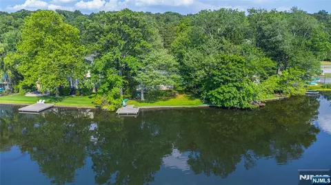 77 E Lake Dr, Wayne, NJ 07470 photo 33