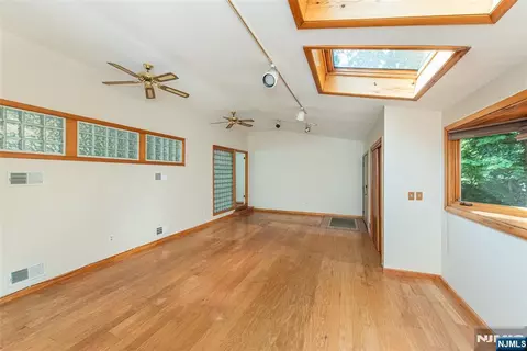 77 E Lake Dr, Wayne, NJ 07470 photo 10