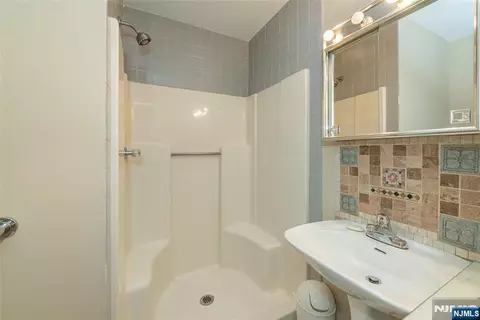 Bath - 77 E Lake Dr, Wayne, NJ 07470 photo 1 of 3