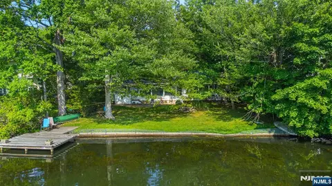 77 E Lake Dr, Wayne, NJ 07470 photo 31