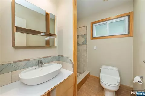 77 E Lake Dr, Wayne, NJ 07470 photo 22