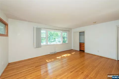 77 E Lake Dr, Wayne, NJ 07470 photo 18
